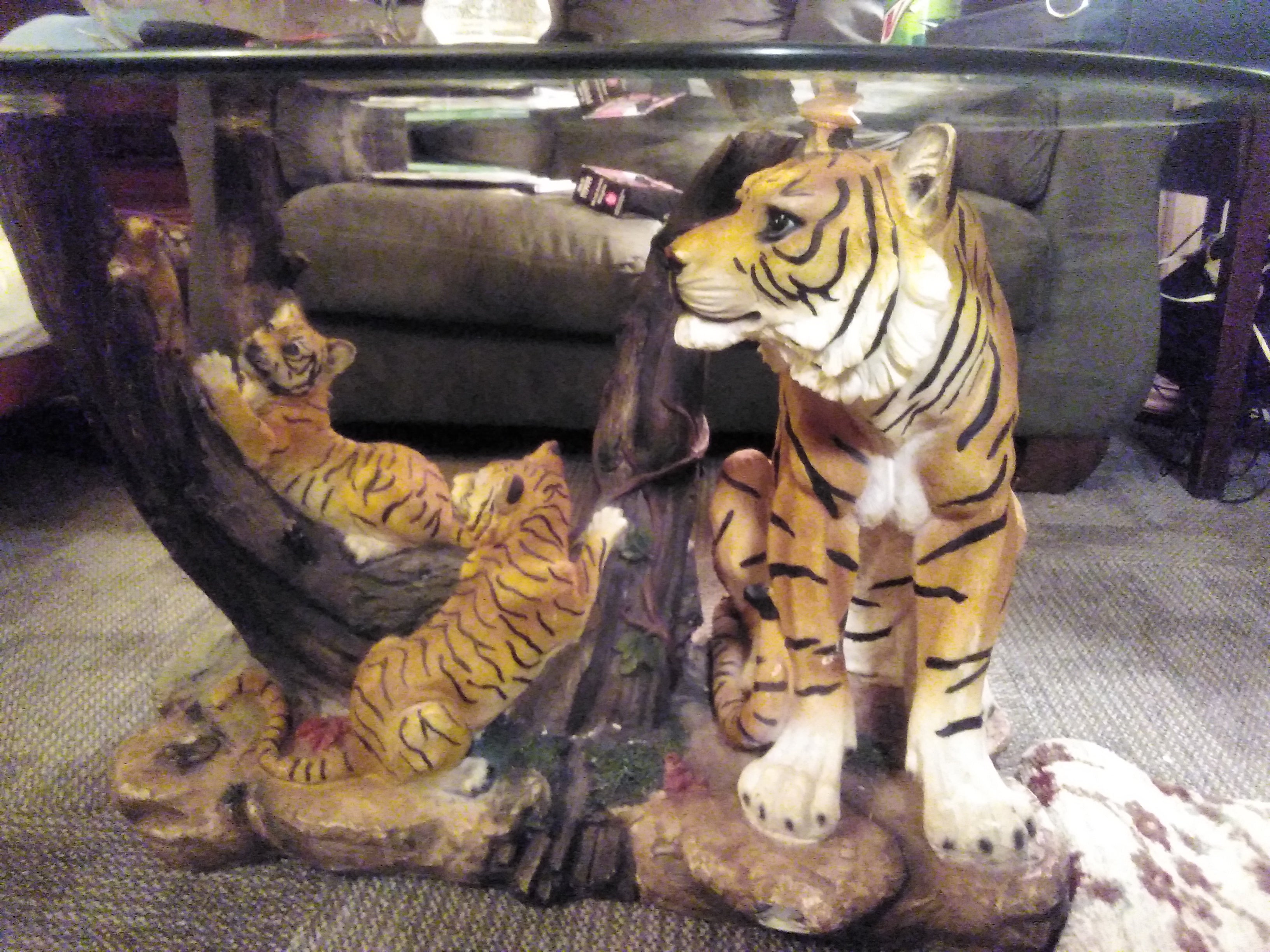 Bengal Tiger w Cubs